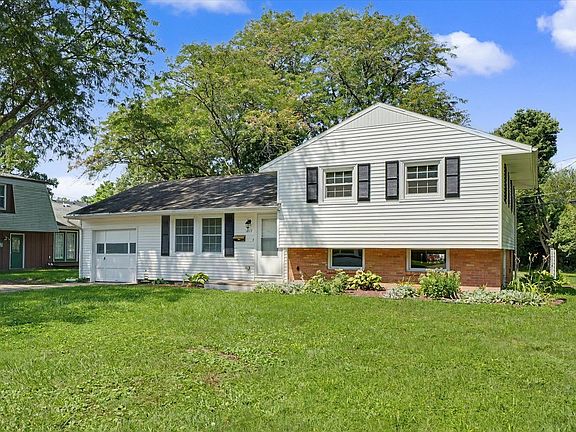 3rd image of 1817 Larch Pl