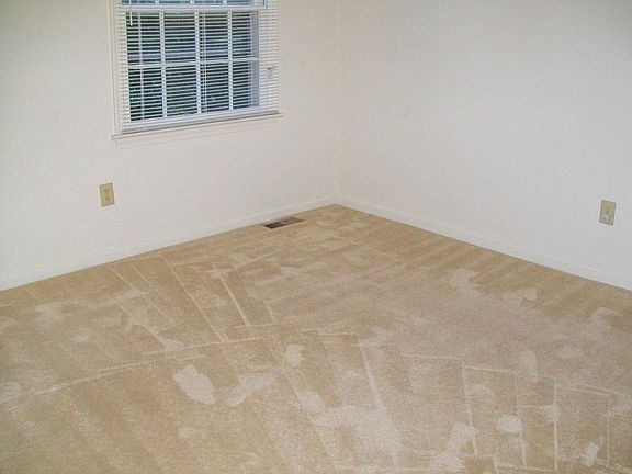 5th image of 13 Charles Parish Dr