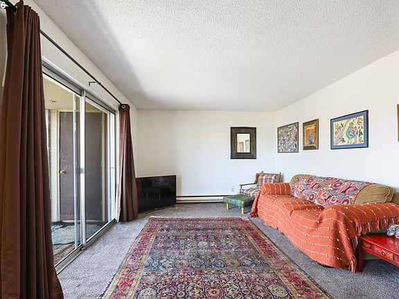 4th image of 1622 E 9th St APT 12