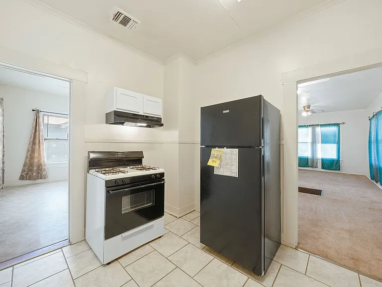 906 S Gevers St — Photo 10