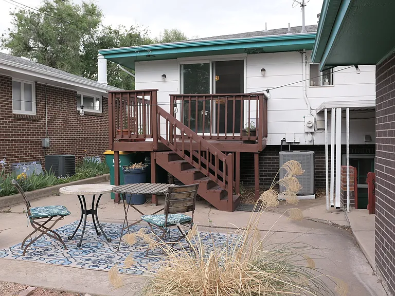 2910 S Corona St — Photo 31