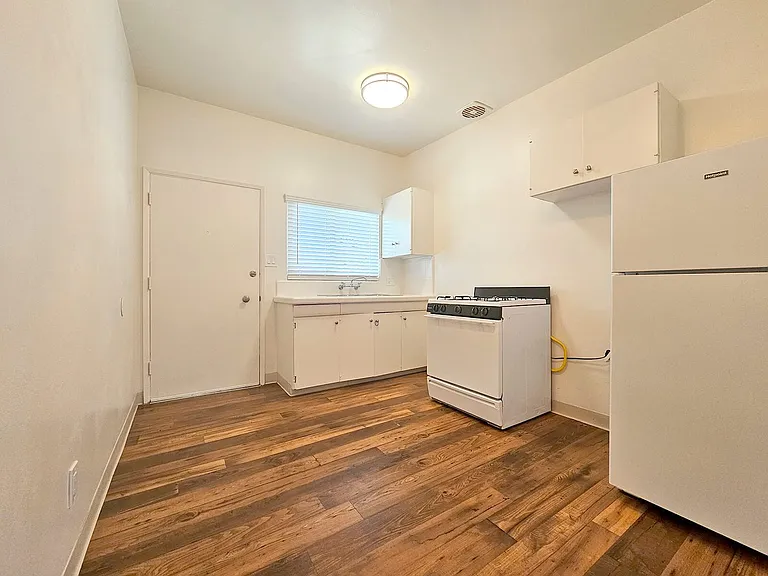 1465 Grand Ave — Photo 62