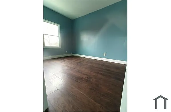 Building Photo - 66 Valley St #2