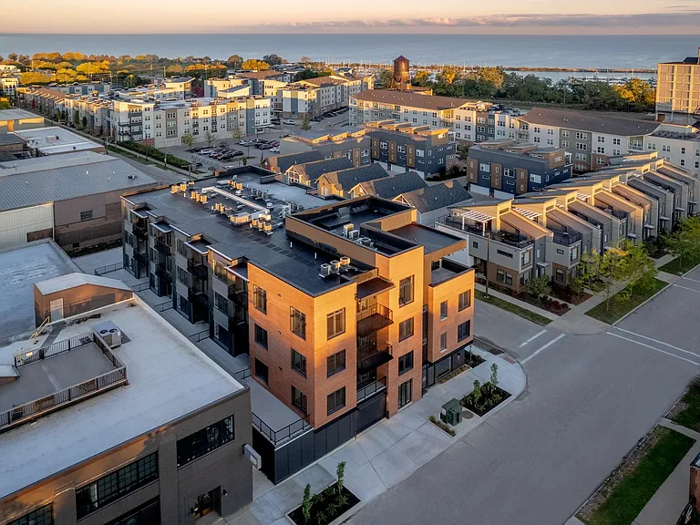 Breakwater Lofts — Photo 27