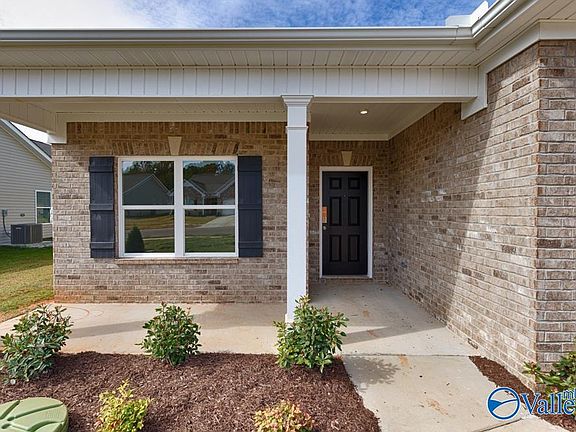 3rd image of 208 Fairbrook Dr