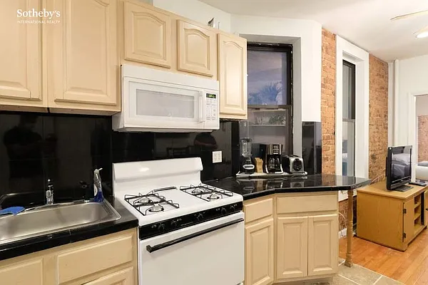 Rented by Sotheby's International Realty | media 14