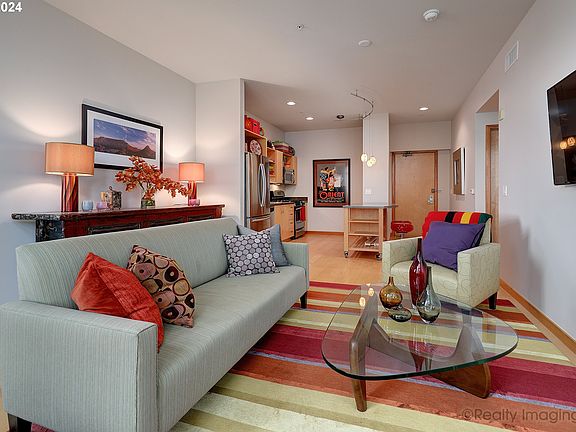 Kitchen/Living Room>