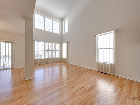 3rd image of 9062 Buckingham Park Dr #8