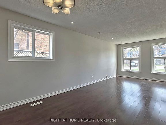 5th image of 182 McNicoll Ave