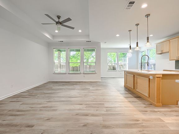 4th image of 115 Vaughn Ln