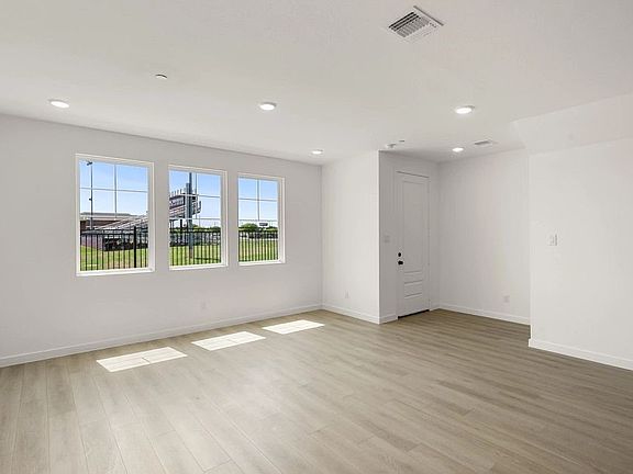 5th image of 5705 Lakeview Dr