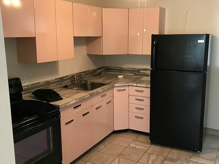 3212 Hollybrook Ln — Photo 2