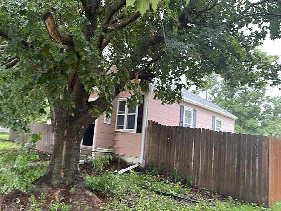 2nd image of 218 N Iowa Ave