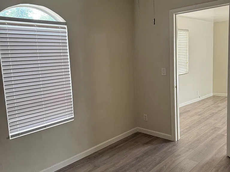 1002 E Mitchell Dr #1 — Photo 4