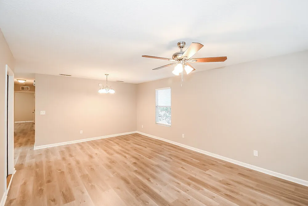 3 bed, 2.0 bath, 1155 sqft, $2,460 — Photo 4
