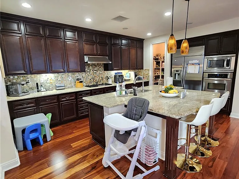 37 Rincon Way — Photo 3