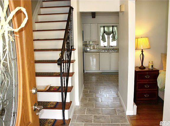 3rd image of 5 Oakcrest Ct