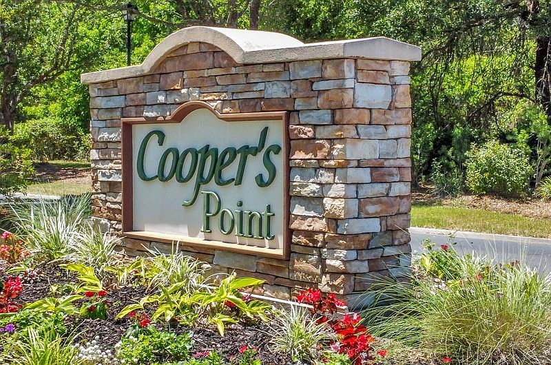 1st image of 307 Coopers Point Dr NE