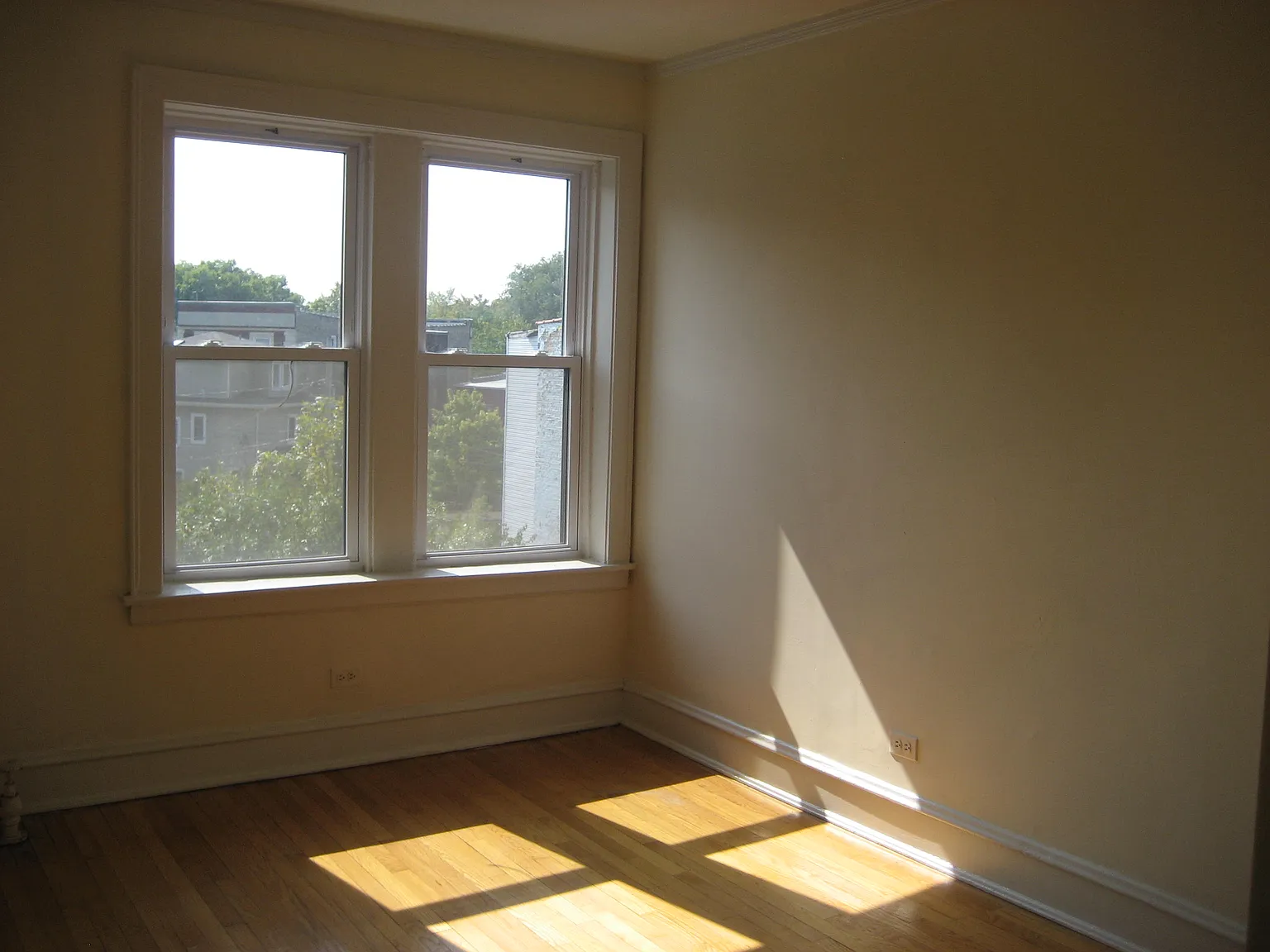 2 bed, 1000 sqft, $1,950 — Photo 2