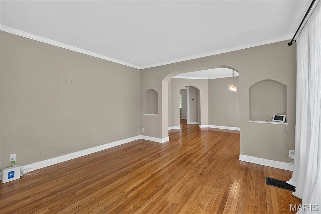 2 bed, 1.0 bath, 1050 sqft, $2,450 — Photo 3