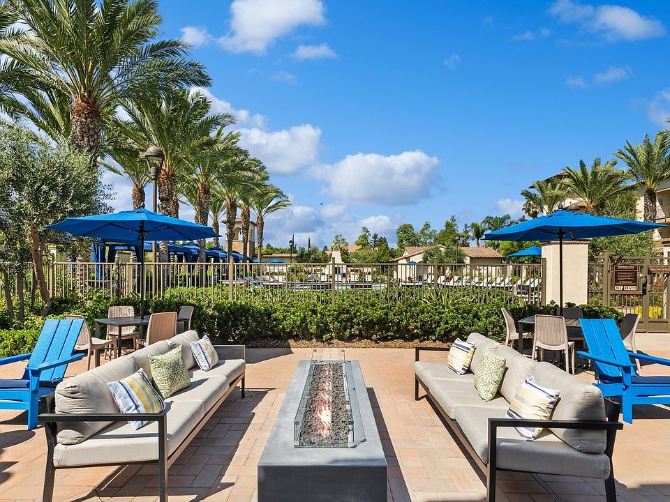 Outdoor Lounge Seating with Firepit
