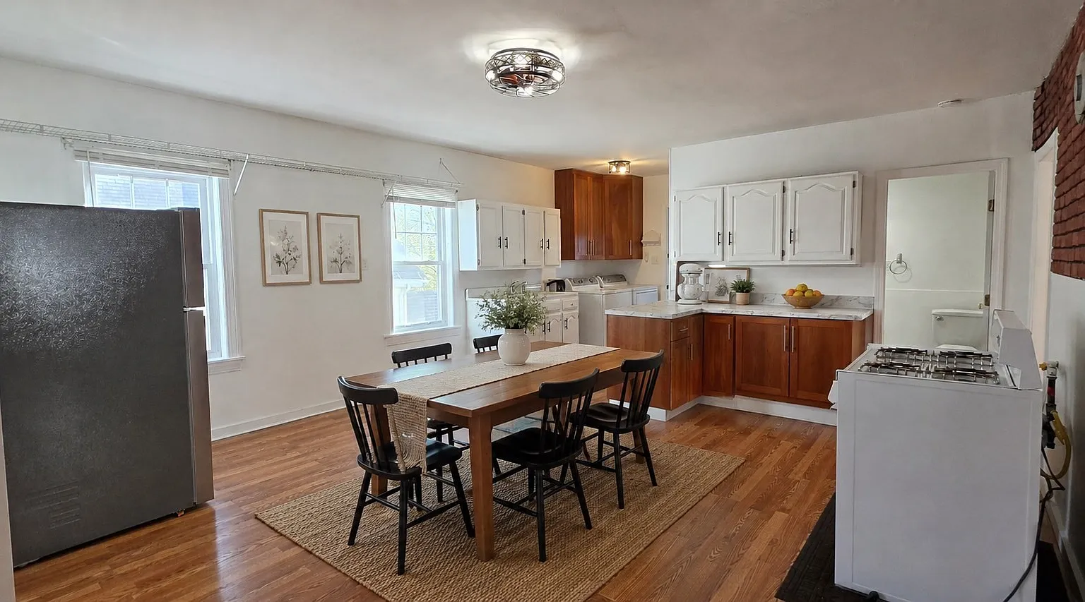 3 bed, 1.0 bath, 1066 sqft, $1,950 — Photo 1