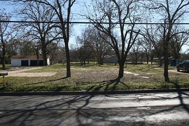 2nd image of 414 E Royall Blvd