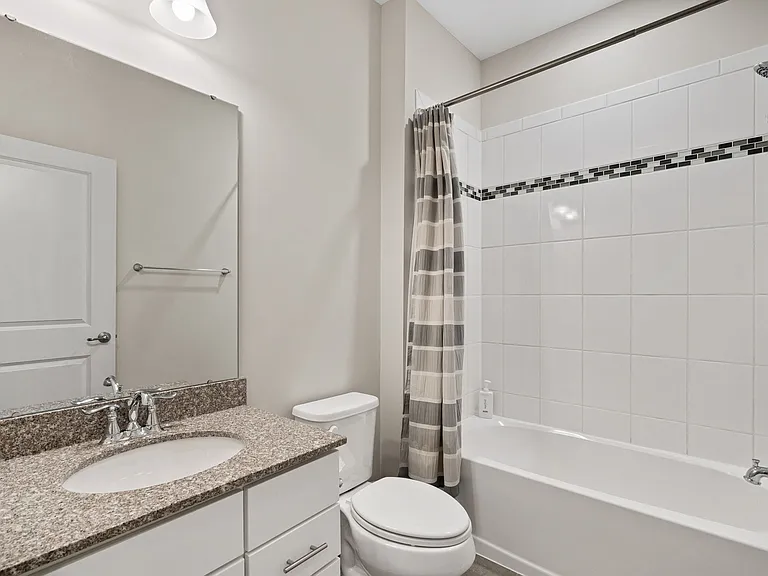 1527 S Church St — Photo 22