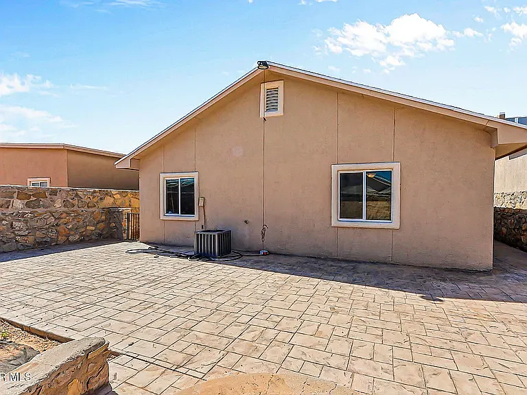 12761 Ramon Prieto — Photo 6