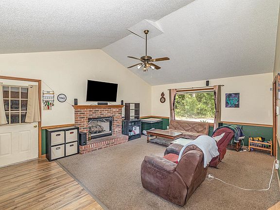 5th image of 102 Amhurst Pl