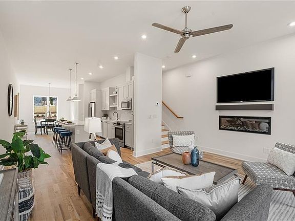 2nd image of 1237 Memorial Dr SE #405