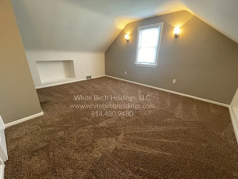 758 E 34th St — Photo 12