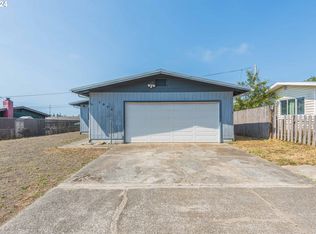 1070 Garfield Ave, Coos Bay, OR