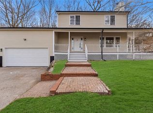 65 Village Hill Ln, North Kingstown, RI 02852