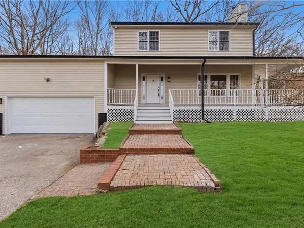 65 Village Hill Ln, North Kingstown, RI 02852