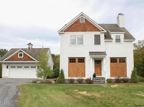 26 Saratoga Farm Road, Malta, NY 12020