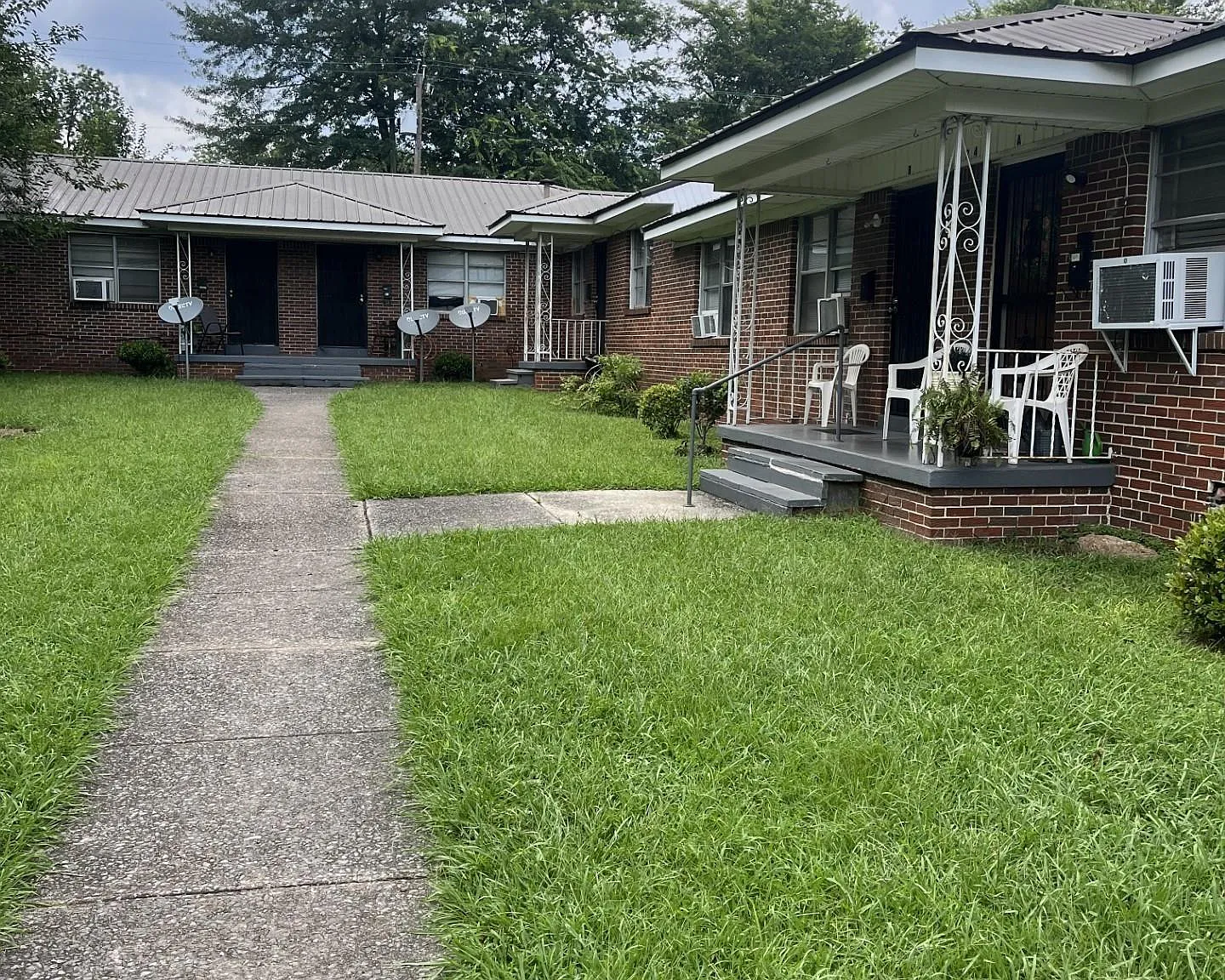 2 bed, 1.0 bath, $595 — Photo 1