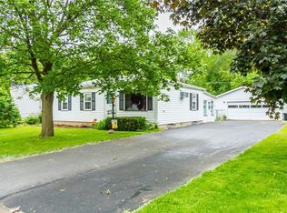 19 Seneca Dr, Canandaigua, NY 14424