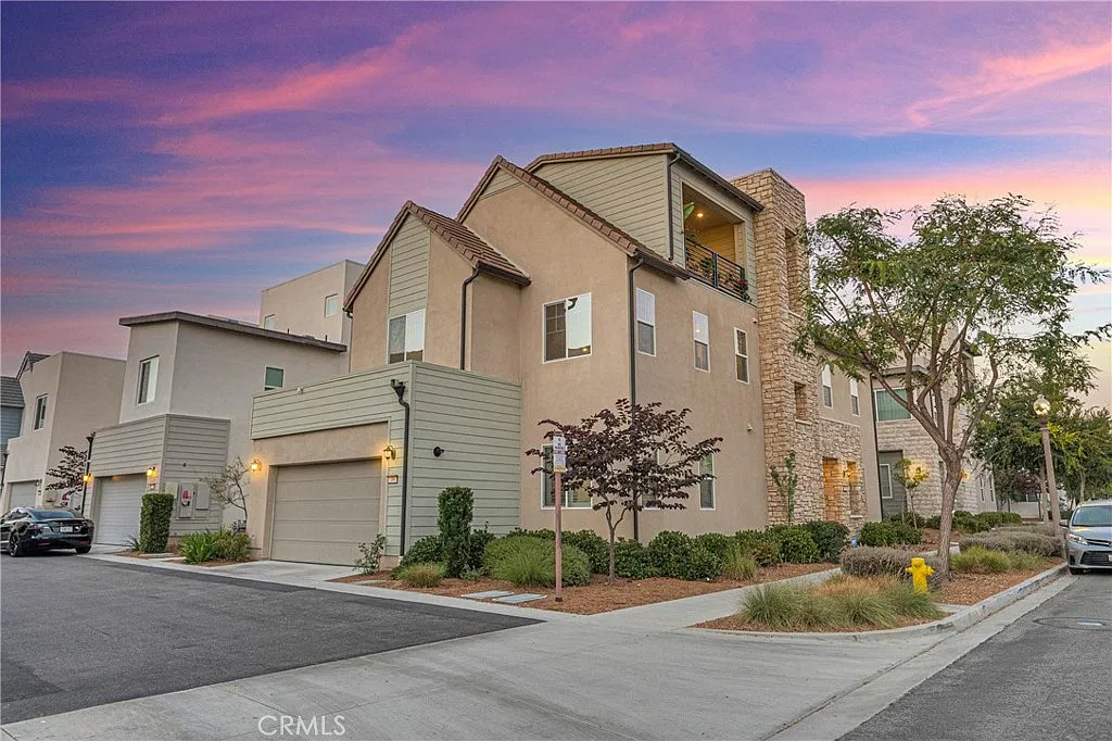 4 bed, 3170 sqft, $6,800 — Photo 1