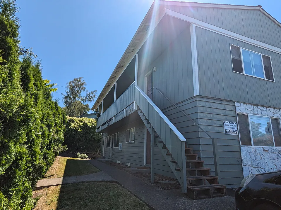 2910 SE Gladstone St #2
