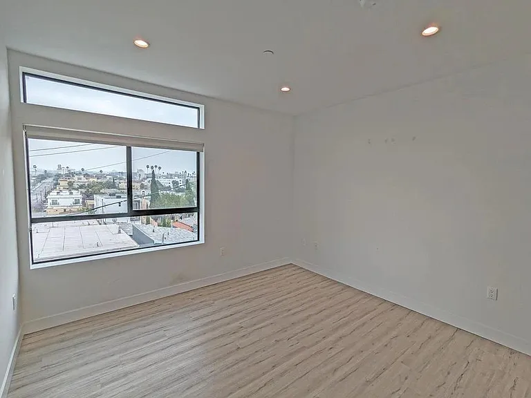 338 N Mariposa Ave — Photo 19