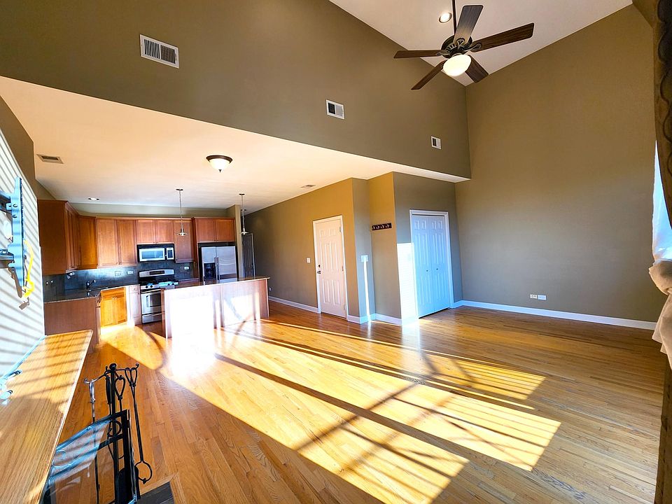 Vaulted Ceiling, Open Floor Plan, Living Room, Dining Room, and Kitchen Area
