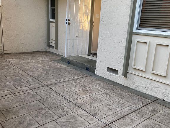 3rd image of 1059 Norfolk Dr