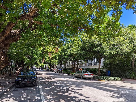 5th image of 208 Meridian Ave APT 1