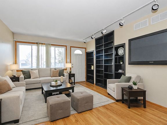 3rd image of 15120 Springfield Ave