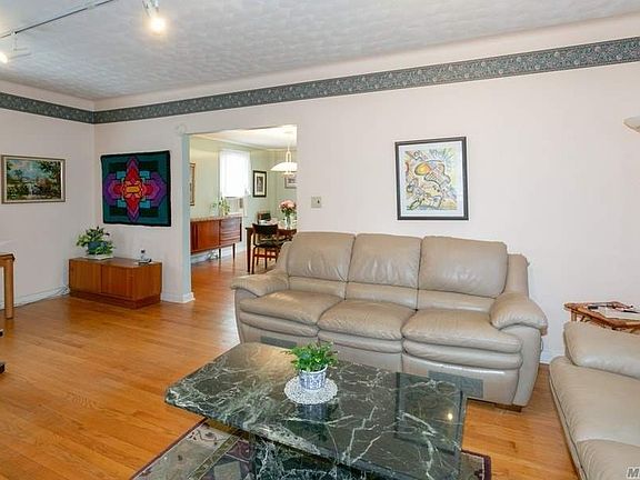 3rd image of 144 Violet Ave