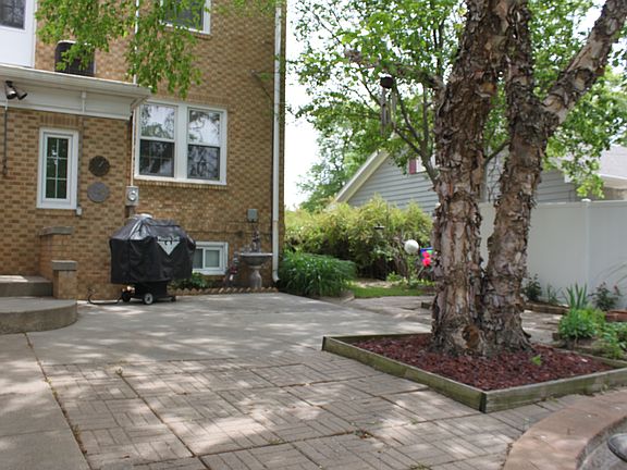 Patio -Mature Landscaping