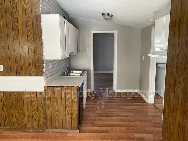 3 bed, 1.0 bath, 980 sqft, $1,099 — Photo 2