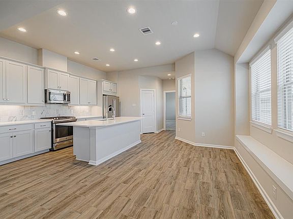 3rd image of 7031 Winterberry Glen Ln