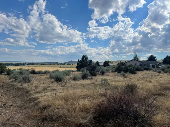 724 Knight Dr, Hines, OR 97738